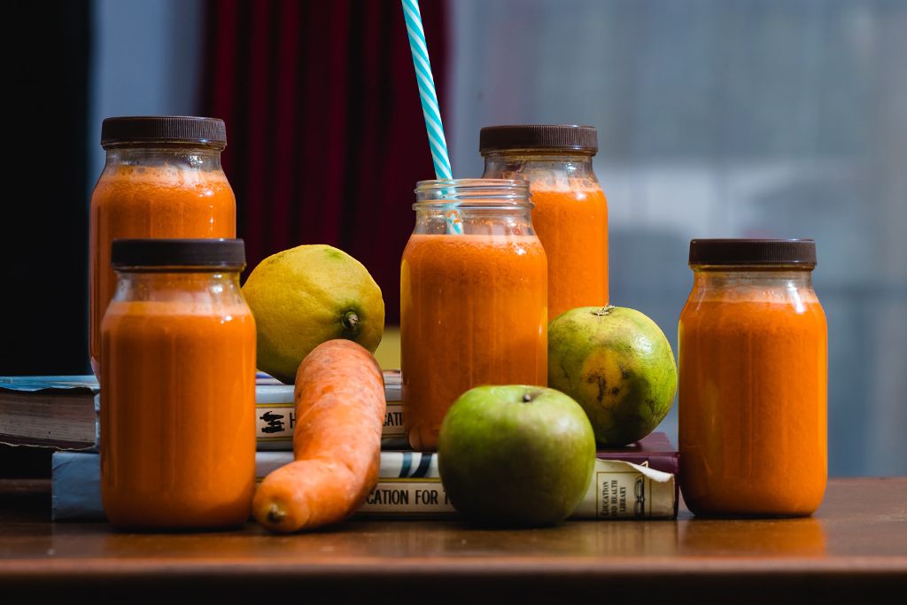 Fresh fruit and vegetable juices