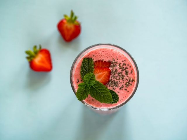 Deal: Smoothies from natural yogurt and fruits